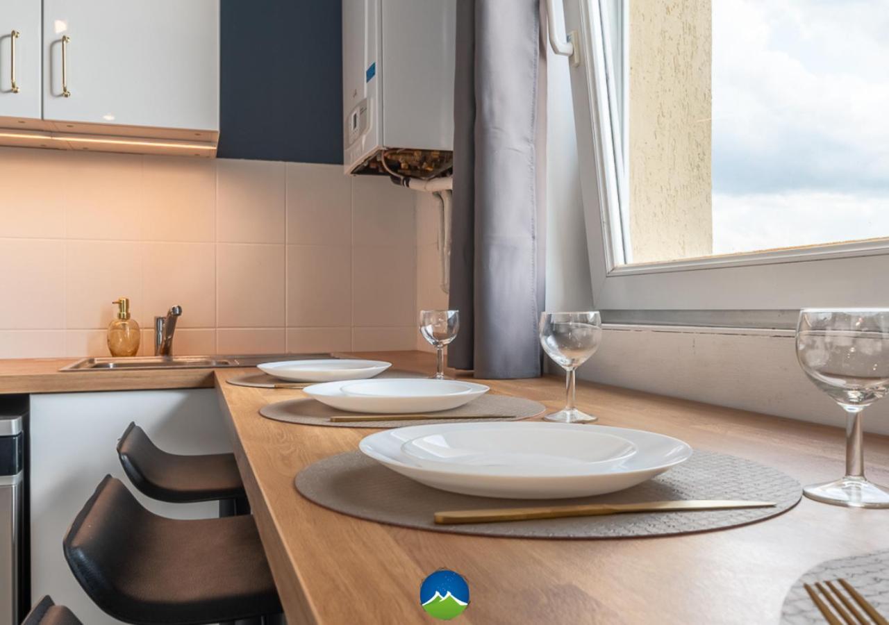 3 Appts - 3 A 7 Lits - Parfait 6 A 10 Pers - Max 26 Pers - 1 Immeuble - Convivialite, Rentabilite ------ English - 3 Apts - 3 To 7 Beds - Ideal For 6 To 10 Guests - Up To 26 - Same Building - Friendly, Flexible Hettange-Grande Exterior photo